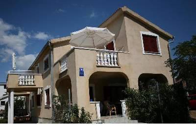 Apartmaji DUJMOVIĆ OTOK VIR Vir