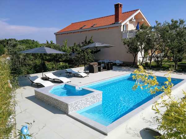 Apartmaji Villa Flora Maris Privlaka