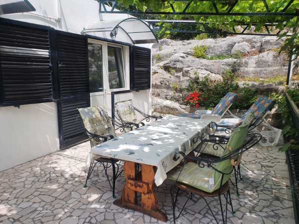 Apartmaji KLARA TRPANJ